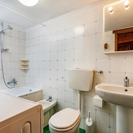Apartmán Beautiful Apartment In Cheverel With 1 Bedrooms And Wifi Challancin