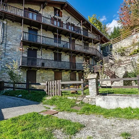 Beautiful Apartment In Cheverel With 1 Bedrooms And Wifi